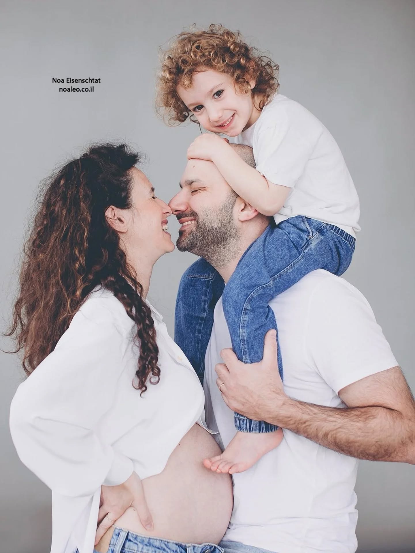 צילומי הריון ומשפחה בסטודיו